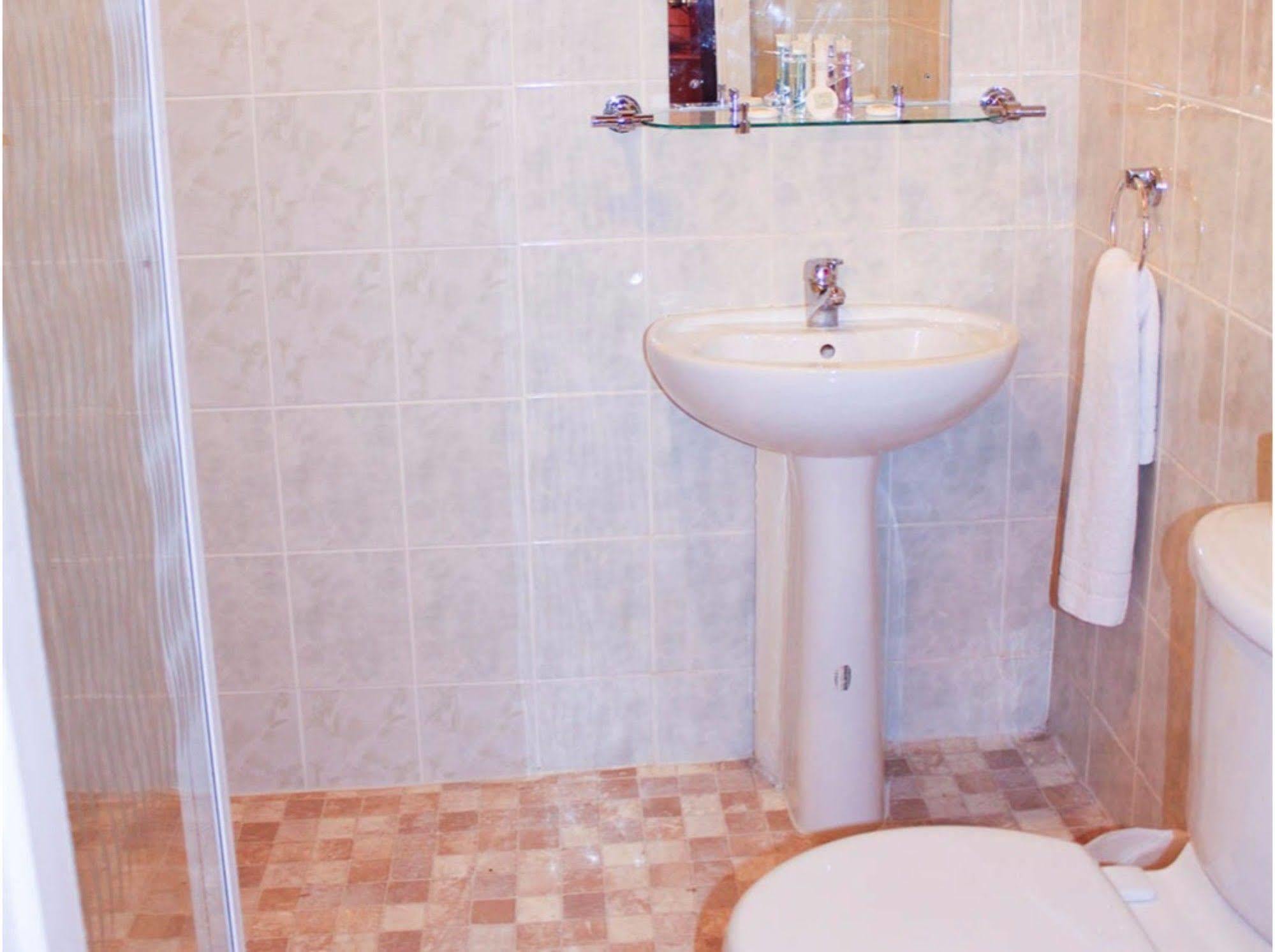 Lampton Guest House Hounslow Exteriör bild