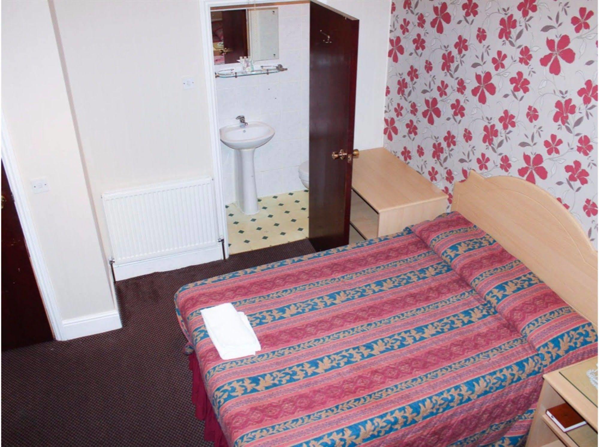 Lampton Guest House Hounslow Exteriör bild